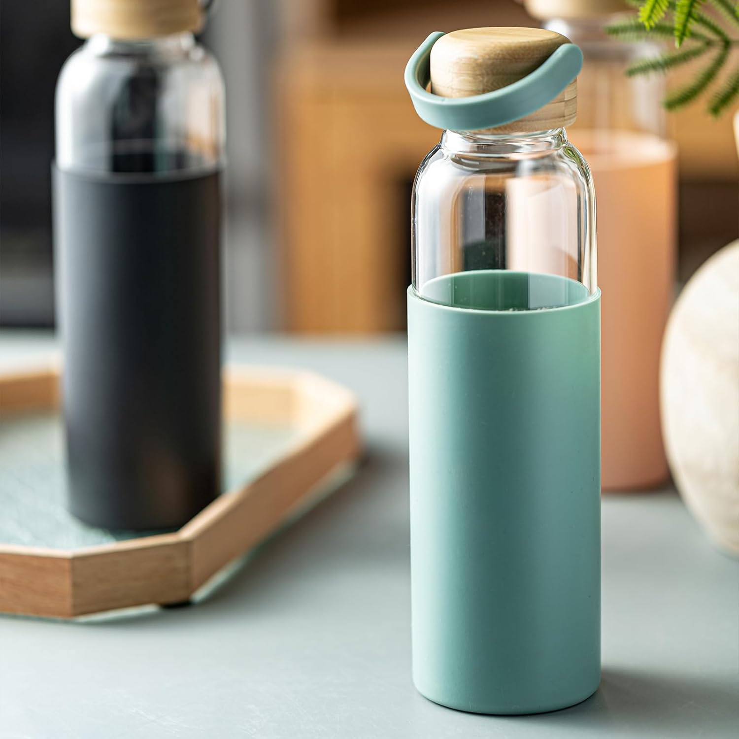 21oz Borosilicate Glass Water Bottles with Silicone Non-Slip Sleeve & Leak-Proof Lid-Reusable Drink Bottle for Office,Travel,Gym,Hiking-BPA Free,Ideal Gift for Home,Car &Fitness (Green)