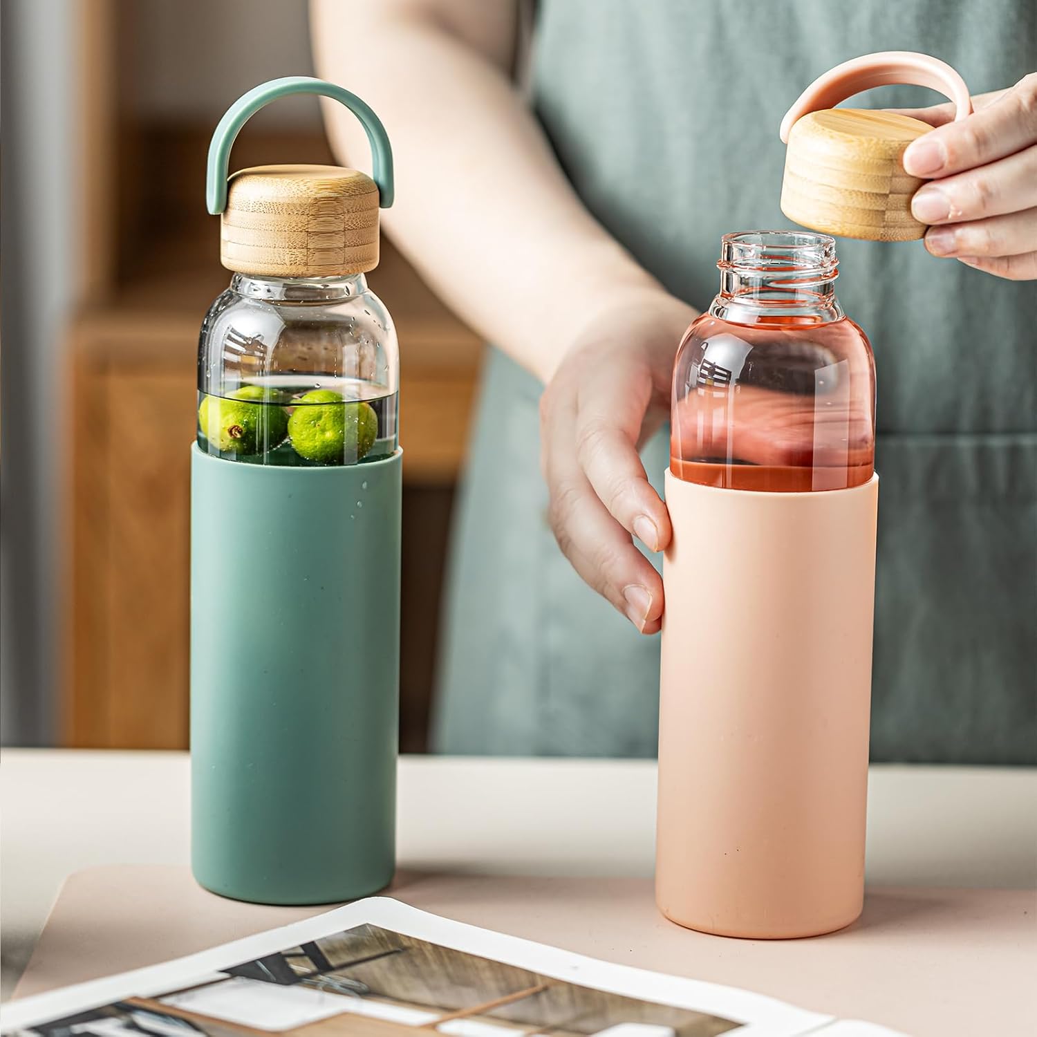 21oz Borosilicate Glass Water Bottles with Silicone Non-Slip Sleeve & Leak-Proof Lid-Reusable Drink Bottle for Office,Travel,Gym,Hiking-BPA Free,Ideal Gift for Home,Car &Fitness (Green)